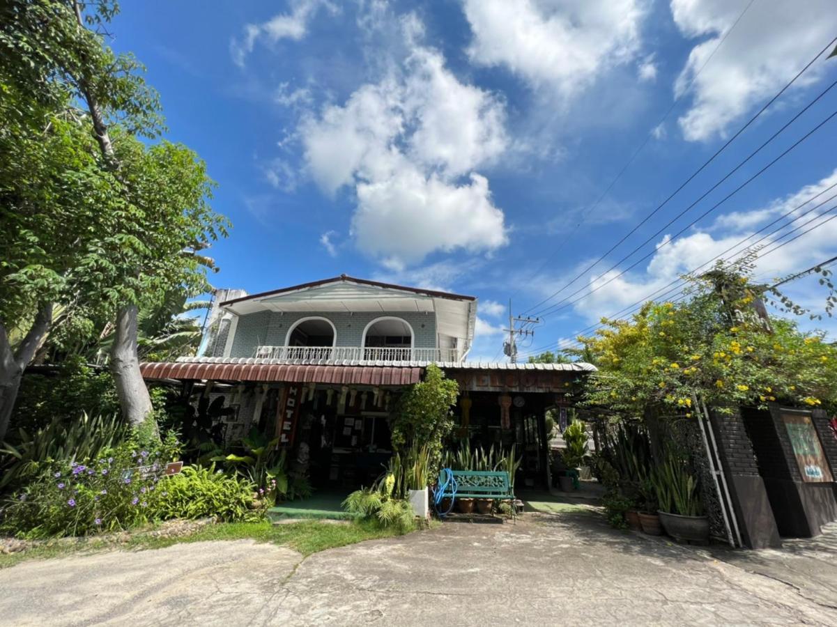 Gardum House Hotel Lamphun Exterior photo