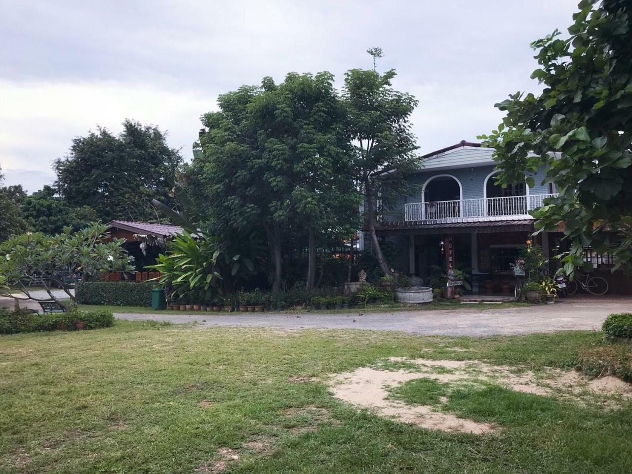 Gardum House Hotel Lamphun Exterior photo